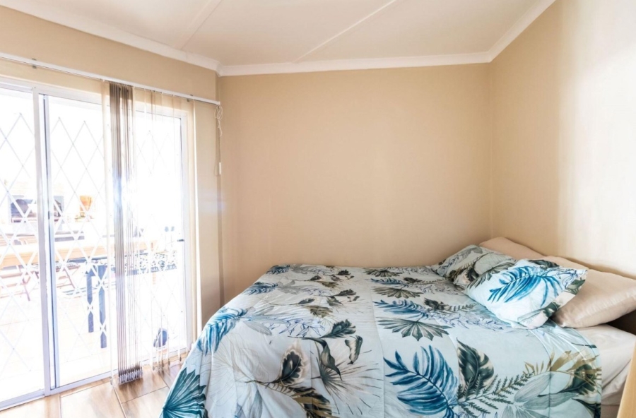 8 Bedroom Property for Sale in Middedorp Western Cape